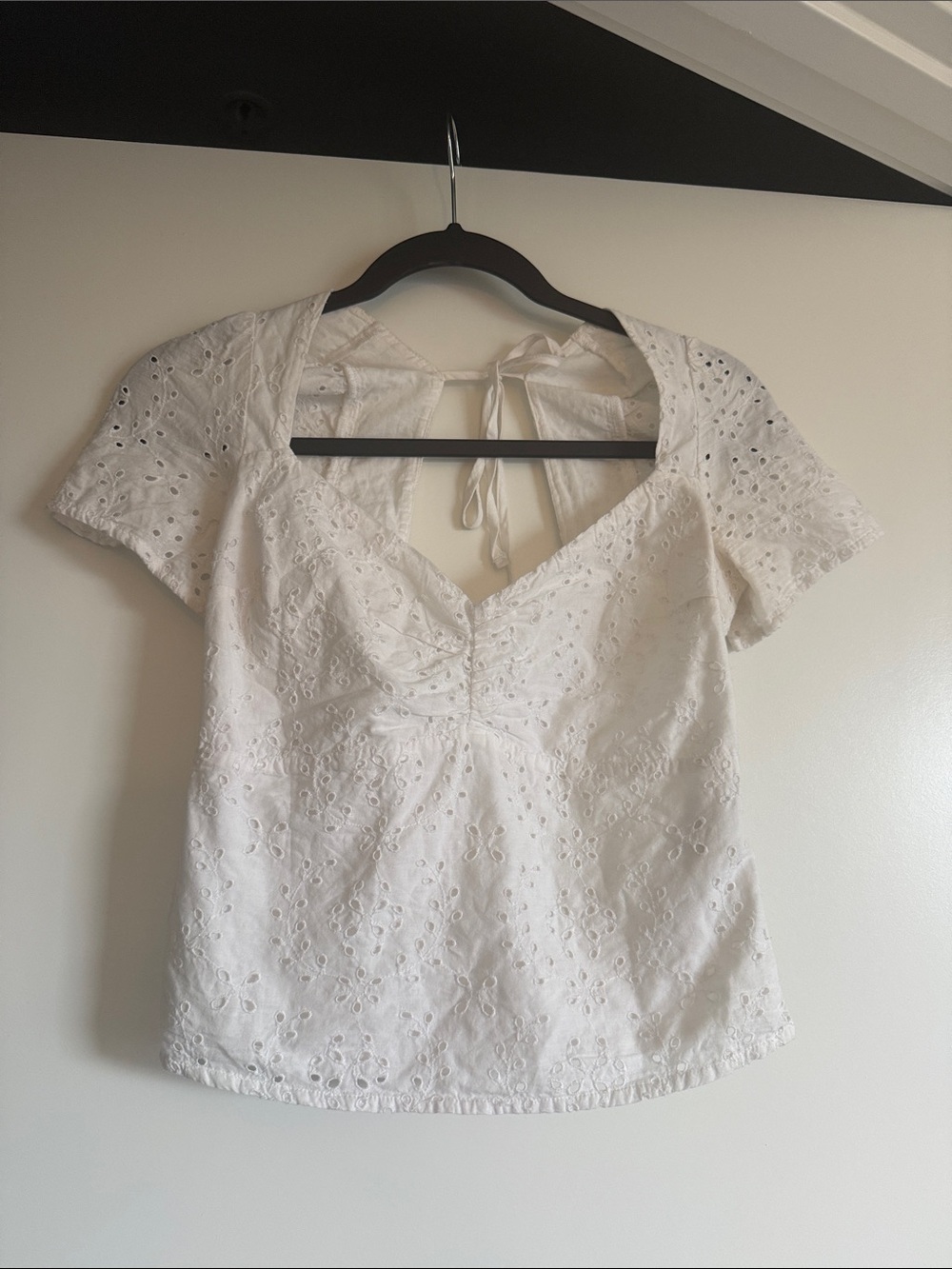 Abercrombie & Fitch White Eyelet Tie-Back Short Sleeve Blouse